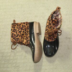 Leopard Print Duck Booties in Black and Tan. So cute. Runs alittle small.